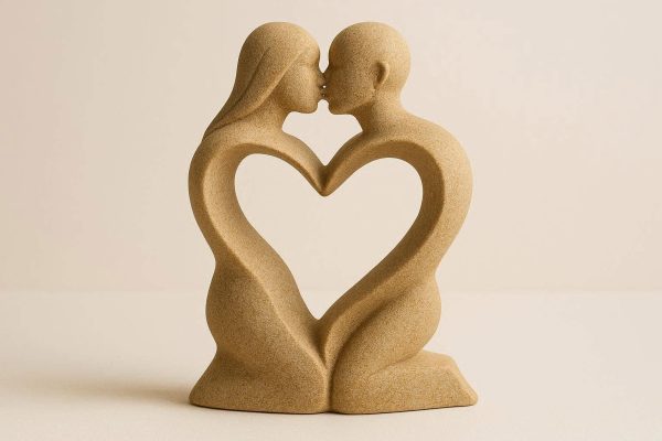Modern Sandstone Kissing Lovers Sculpture Abstract Romantic Couple Figurine Creative Anniversary Gift For Bedroom Decor
