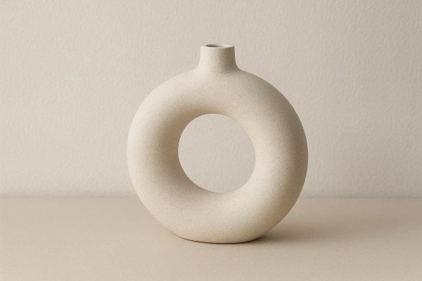 Abstract Donut Shaped Ceramic Vase Creative Minimalist Hollow Circle Flower Pot for Modern Art Shelf and Desktop Decoration
